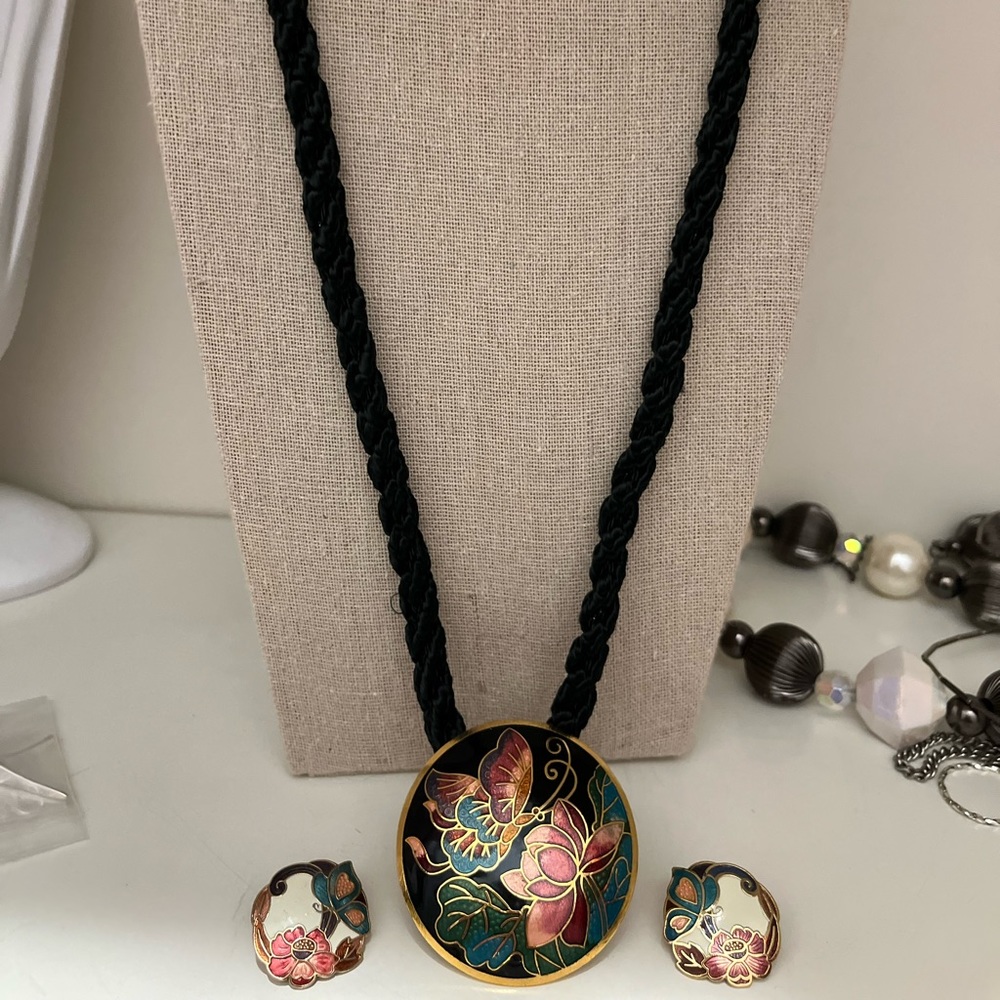 N120 Vtg Cloisonné SET Pendant on Twisted Silk Cord Gold Caps Pierced Earrings